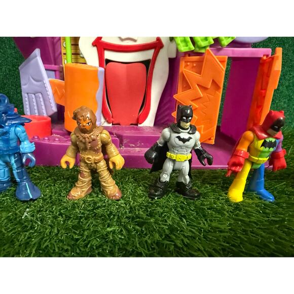 Fisher-Price Imaginext DC Super Friends The Joker's Fun House 2009 w/ Figures - Picture 3 of 9